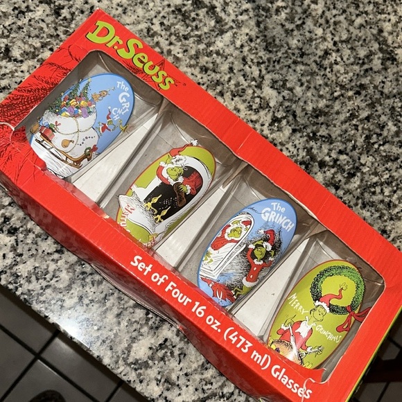 Dr. Seuss Glass Cups Bundle of 4 - Picture 4 of 5
